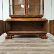 French Art Decò display cabinet from the 1940s in walnut