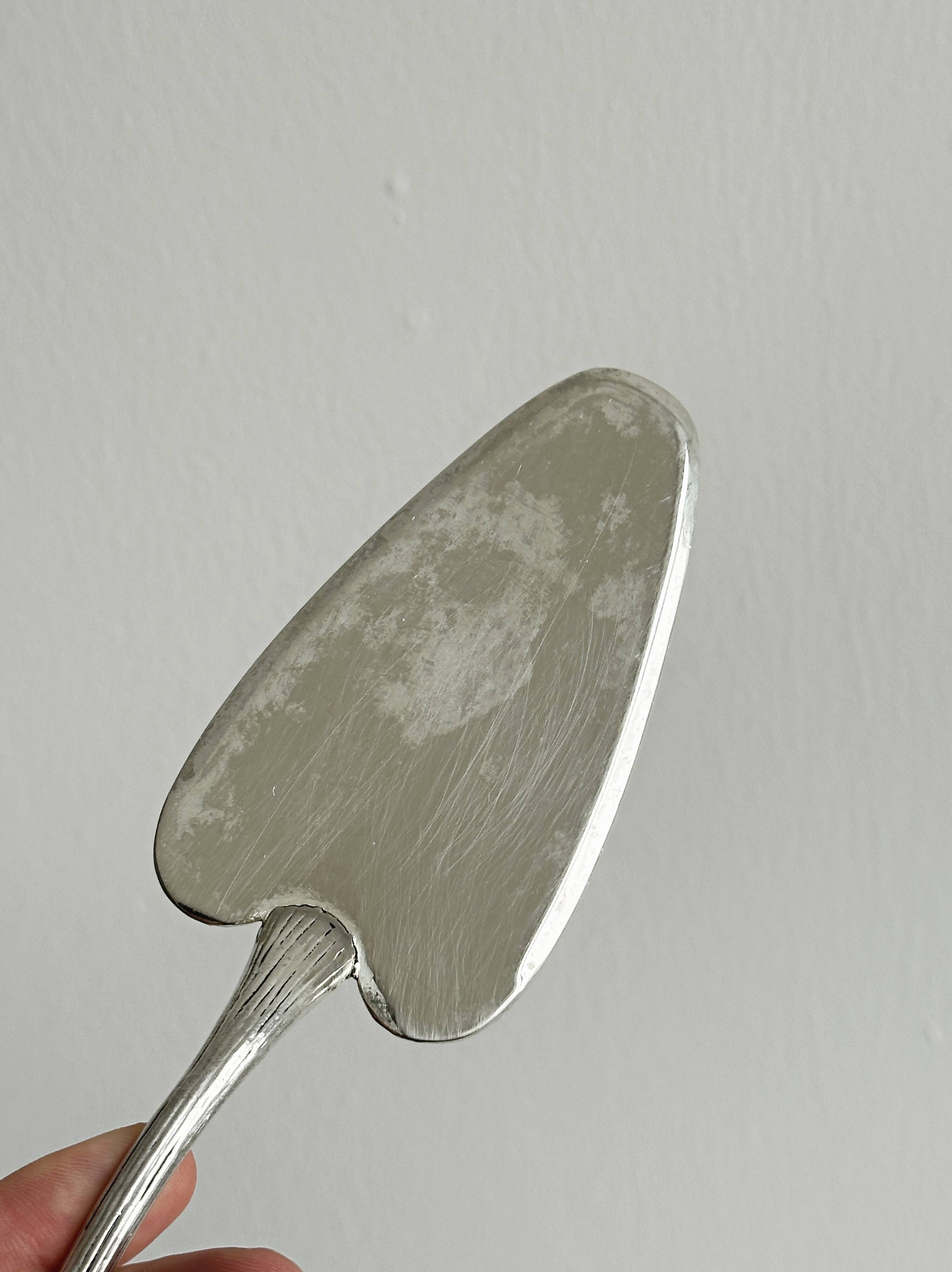 White metal cake server ginkgo