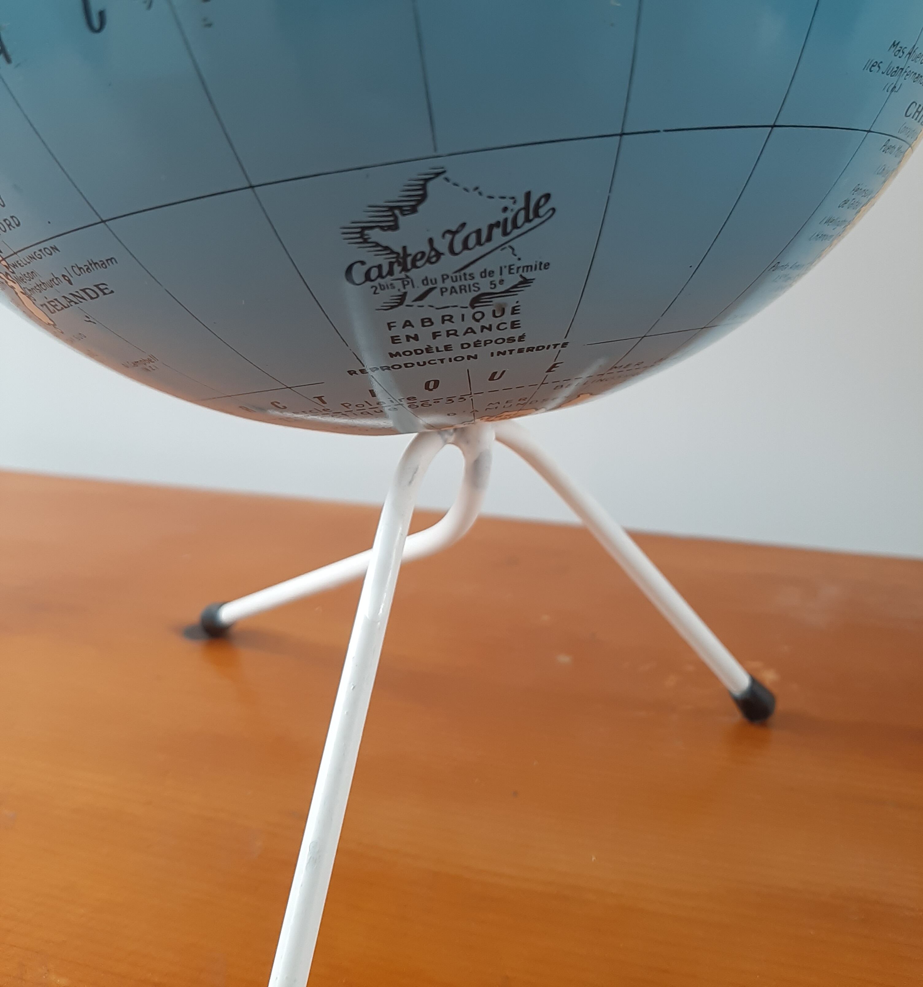 Globe world map in metal tripod maps taride