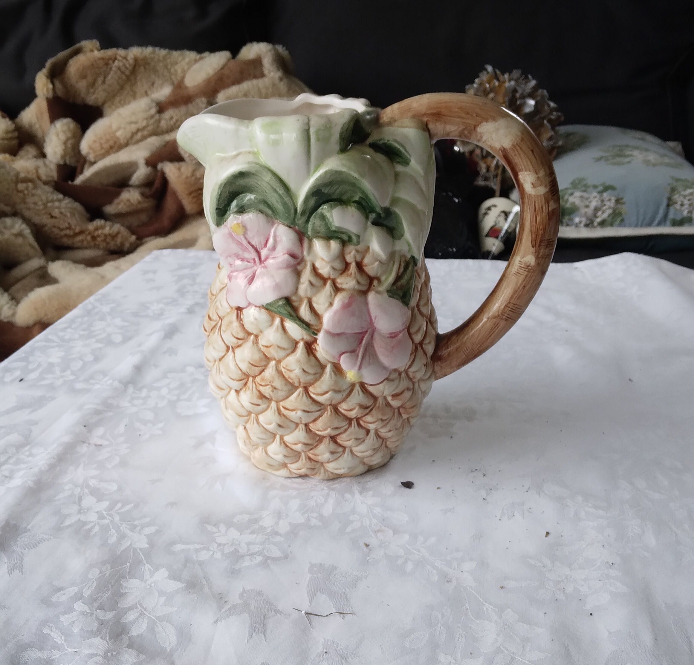 Slip pineapple pitcher