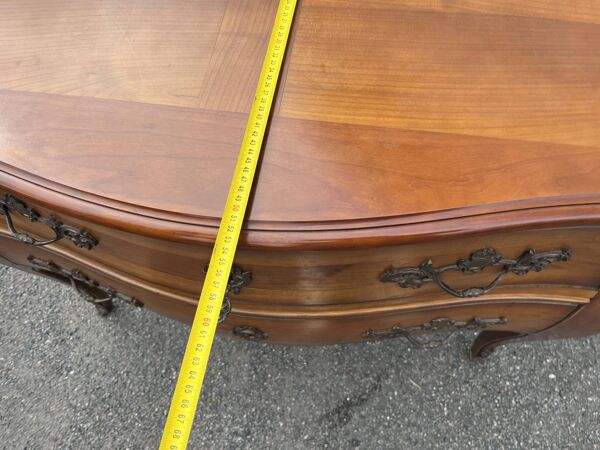 Commode ancienne de style Louis XV en bois - Commode sauteuse galbée avec b