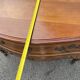 Commode ancienne de style Louis XV en bois - Commode sauteuse galbée avec b
