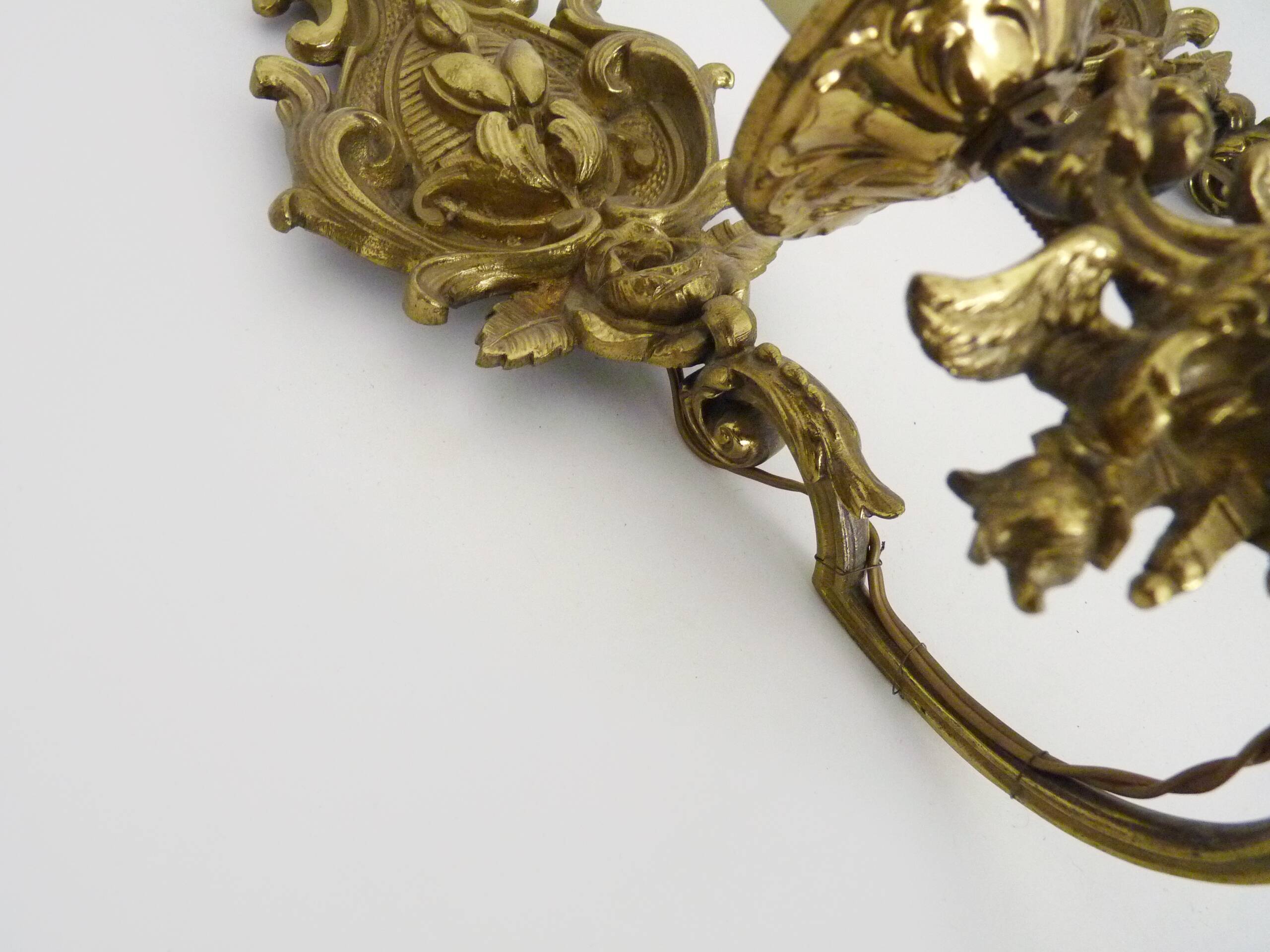 Vintage pair of 1950s gilt brass wall sconces