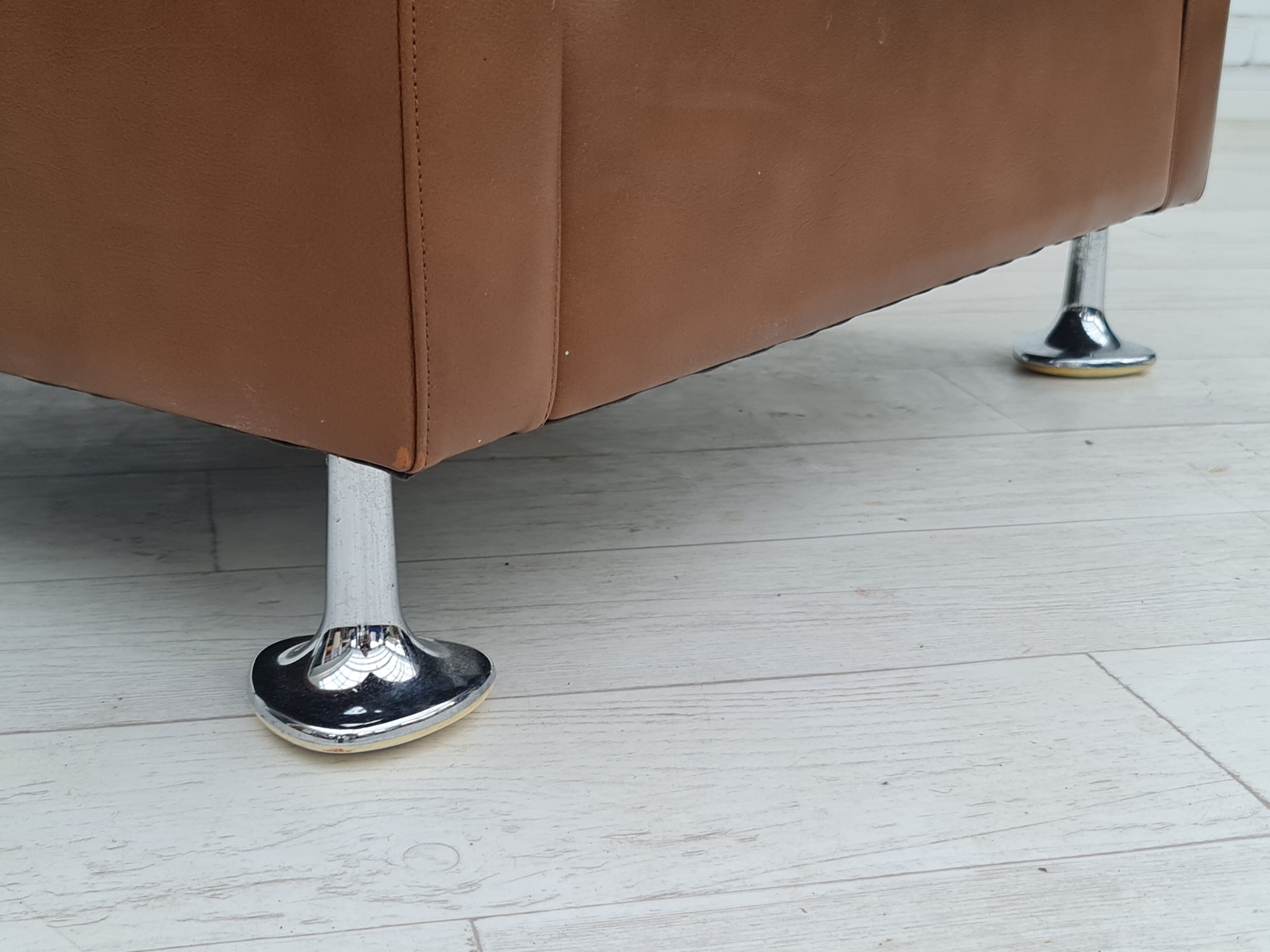 Fauteuil en cuir du milieu du siècle, années 1970