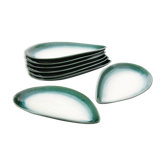 8 hollow plates in the shape of mussels