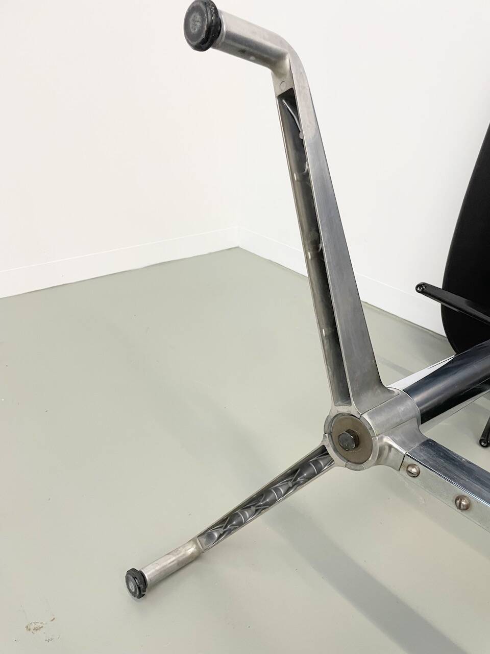 Giancarlo Piretti conference table