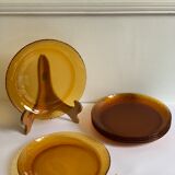 6 vintage plates