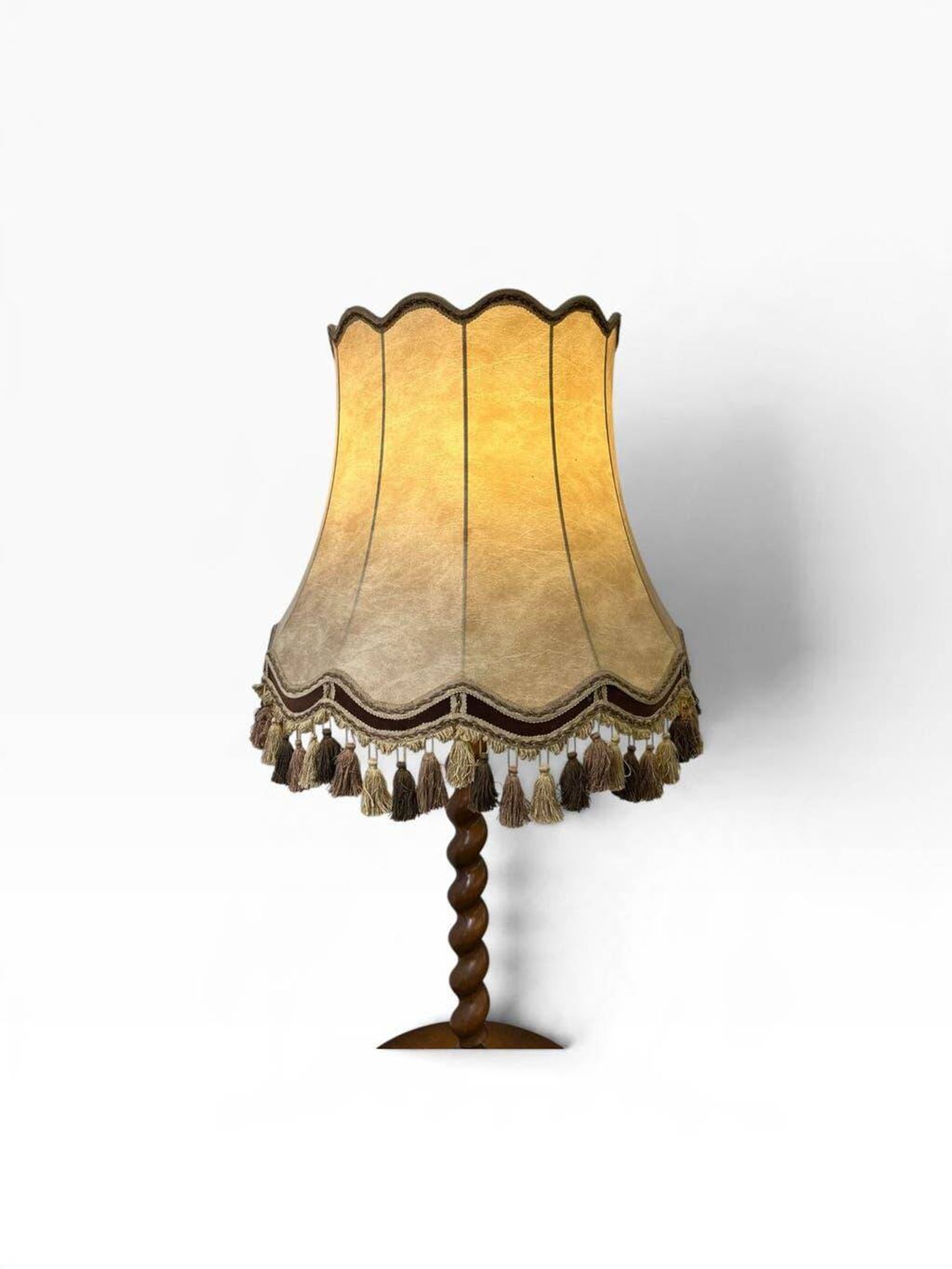 Lampadaire vintage en bois avec abat-jour à franges