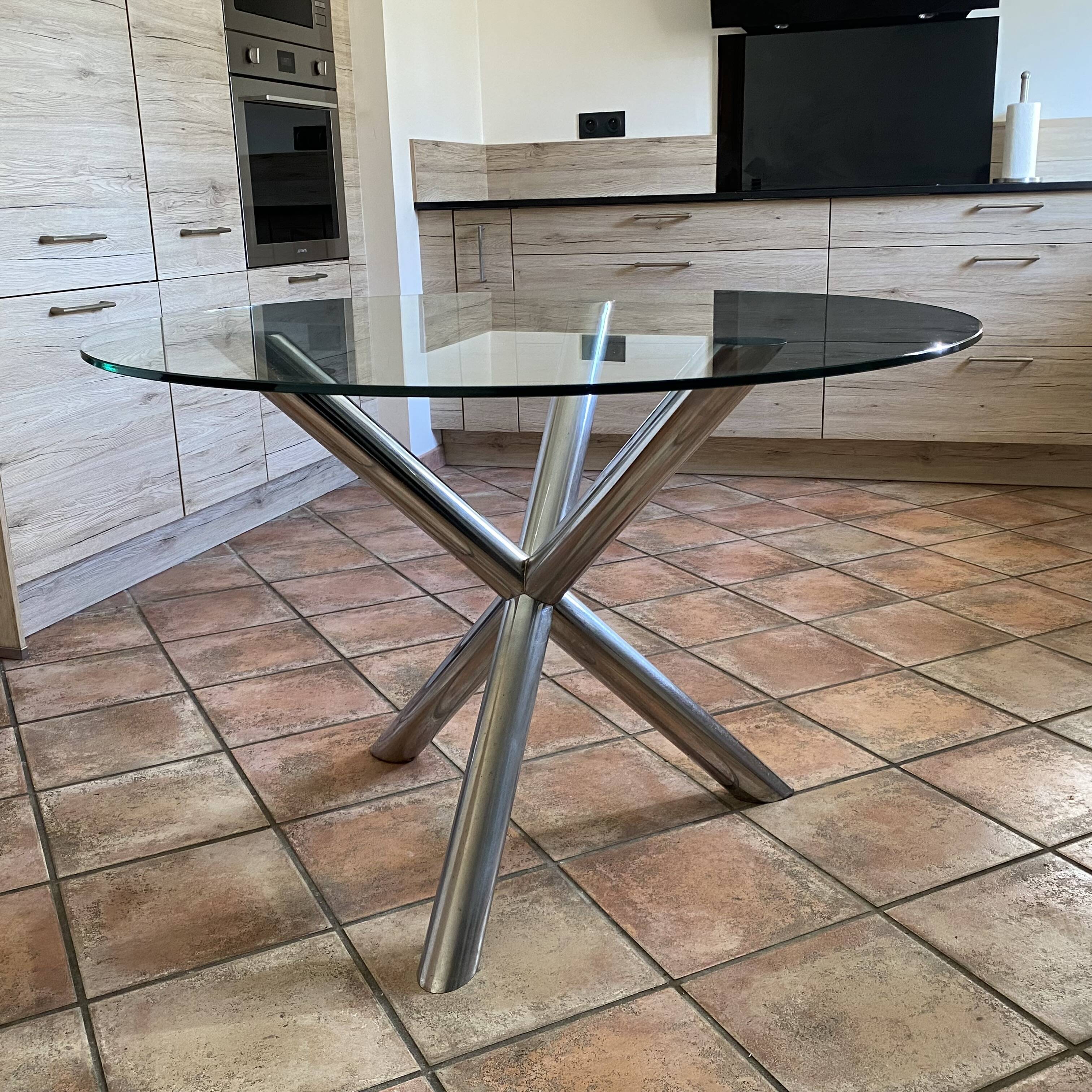 Table Renato Zevi for Roche Bobois. 1970. Diameter 110cm.