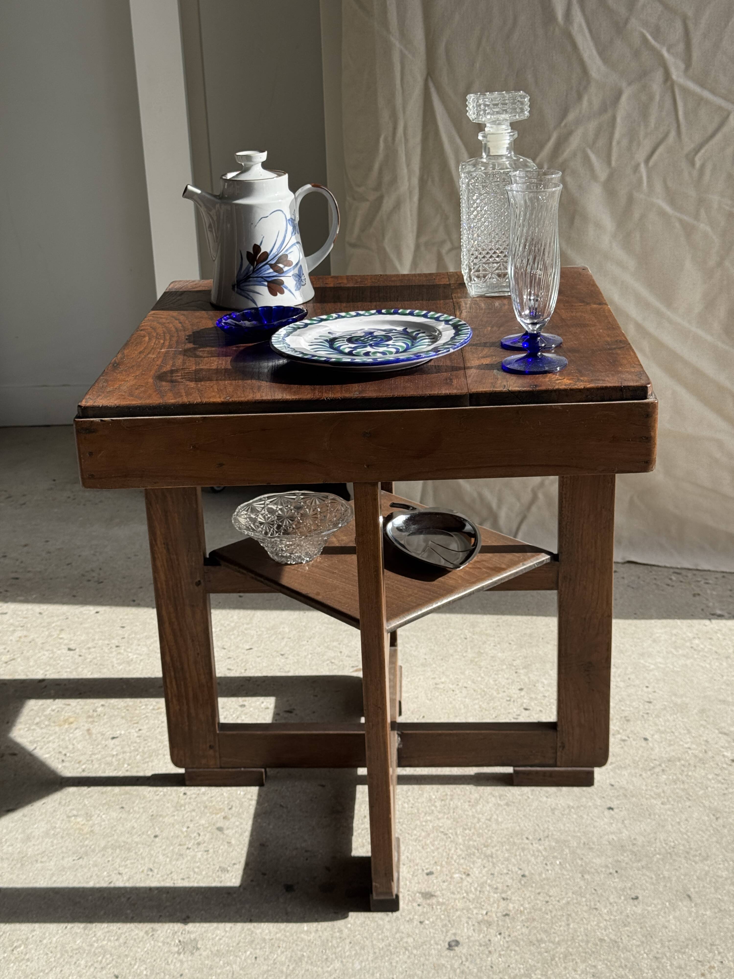 Small glass dish with vintage diamond points, a sparkle.