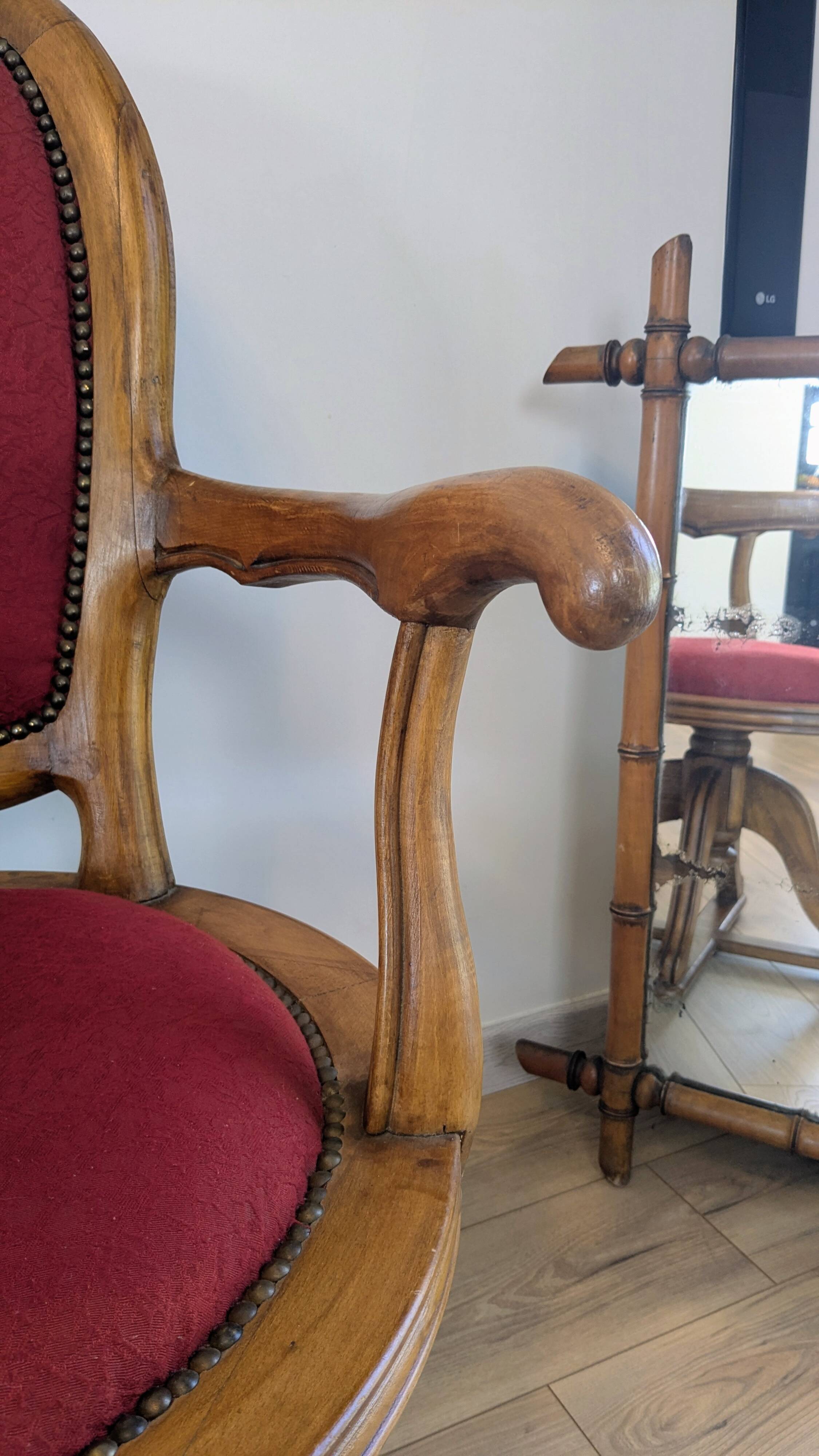 Vintage captain's chair in wood and garnet fabric — a seat with character