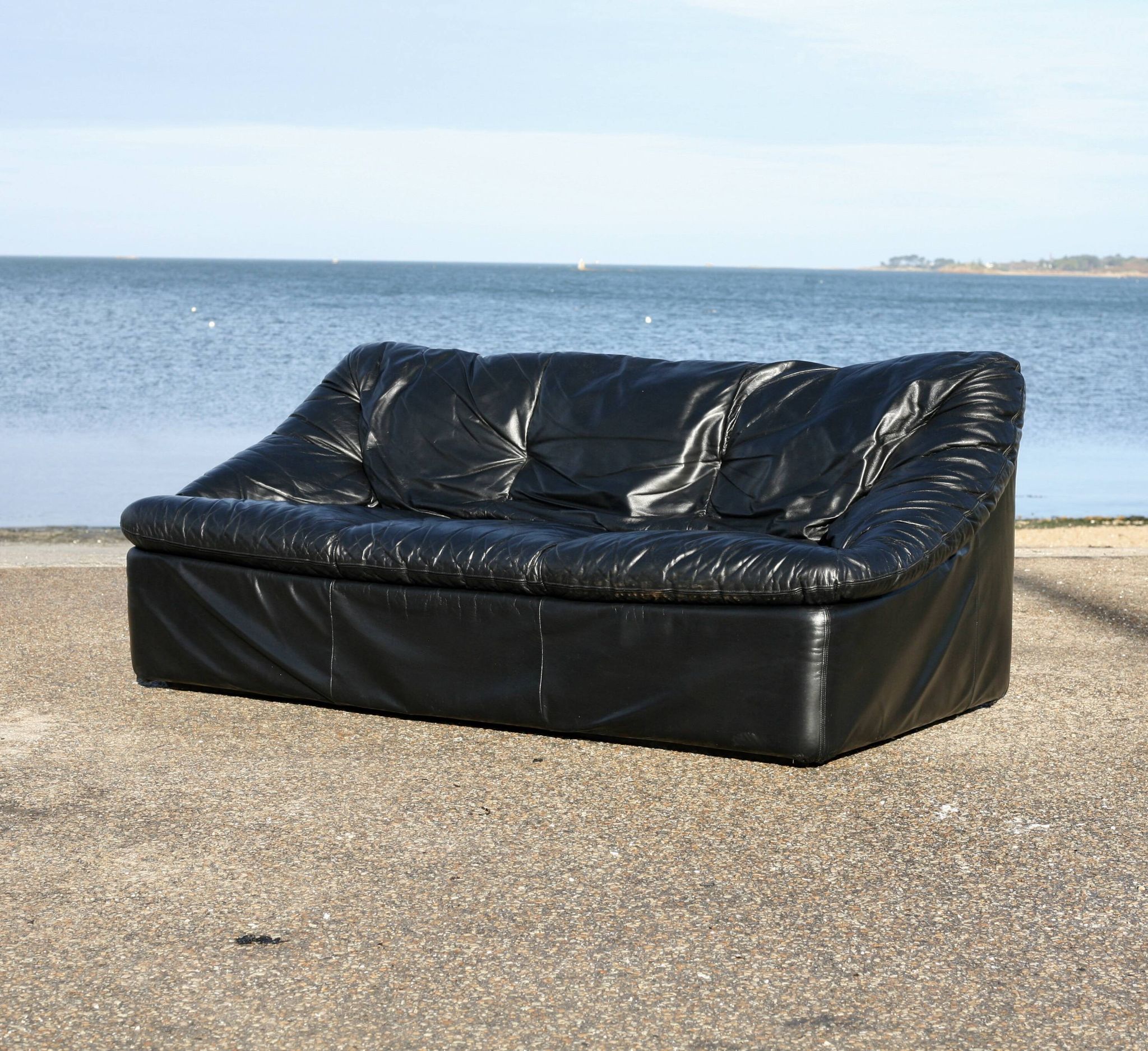 De Pas, D'Urbino and Lomazzi sofa, France, 1980s, black leather, Cinna