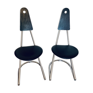 2 chaises en porte à - faux