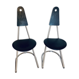 2 chairs cantilevered