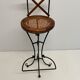 Paire de tabourets de bar vintage en bois et fer forgé avec assises cannées