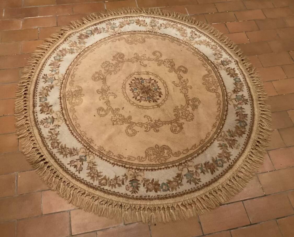 Vintage fringed round rug