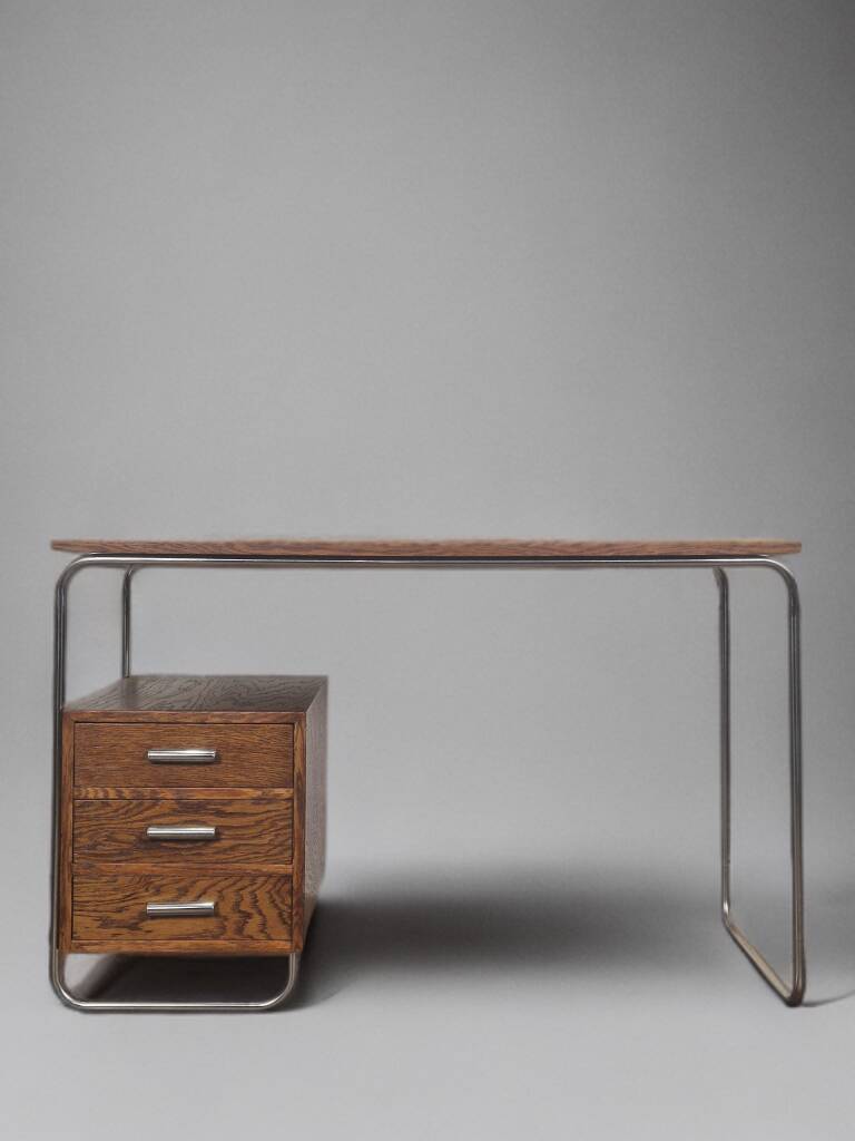 Bureau en noyer style Bauhaus Tchèque 1930s