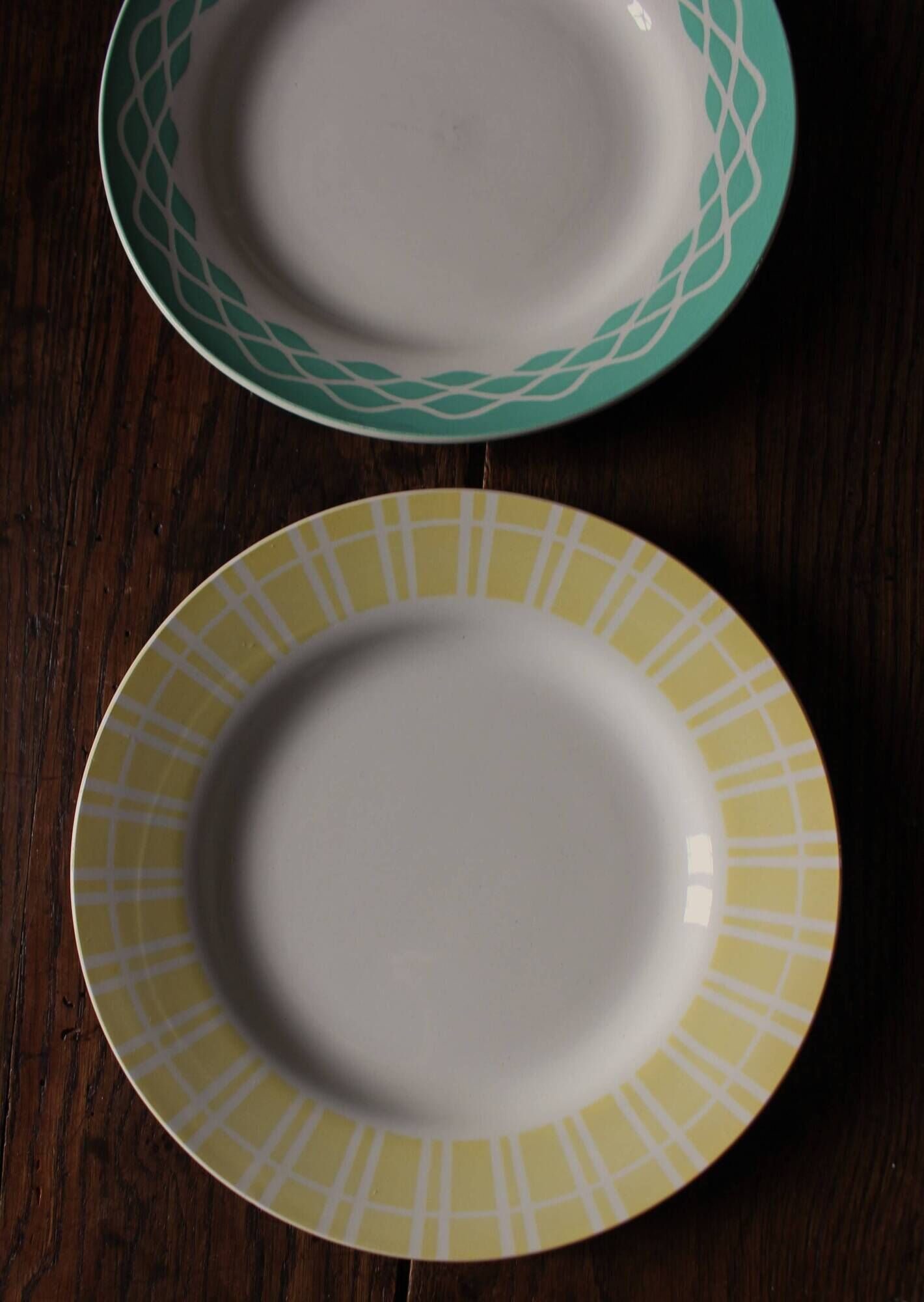 Set of 6 mismatched Art Deco red green yellow dinner plates Digoin