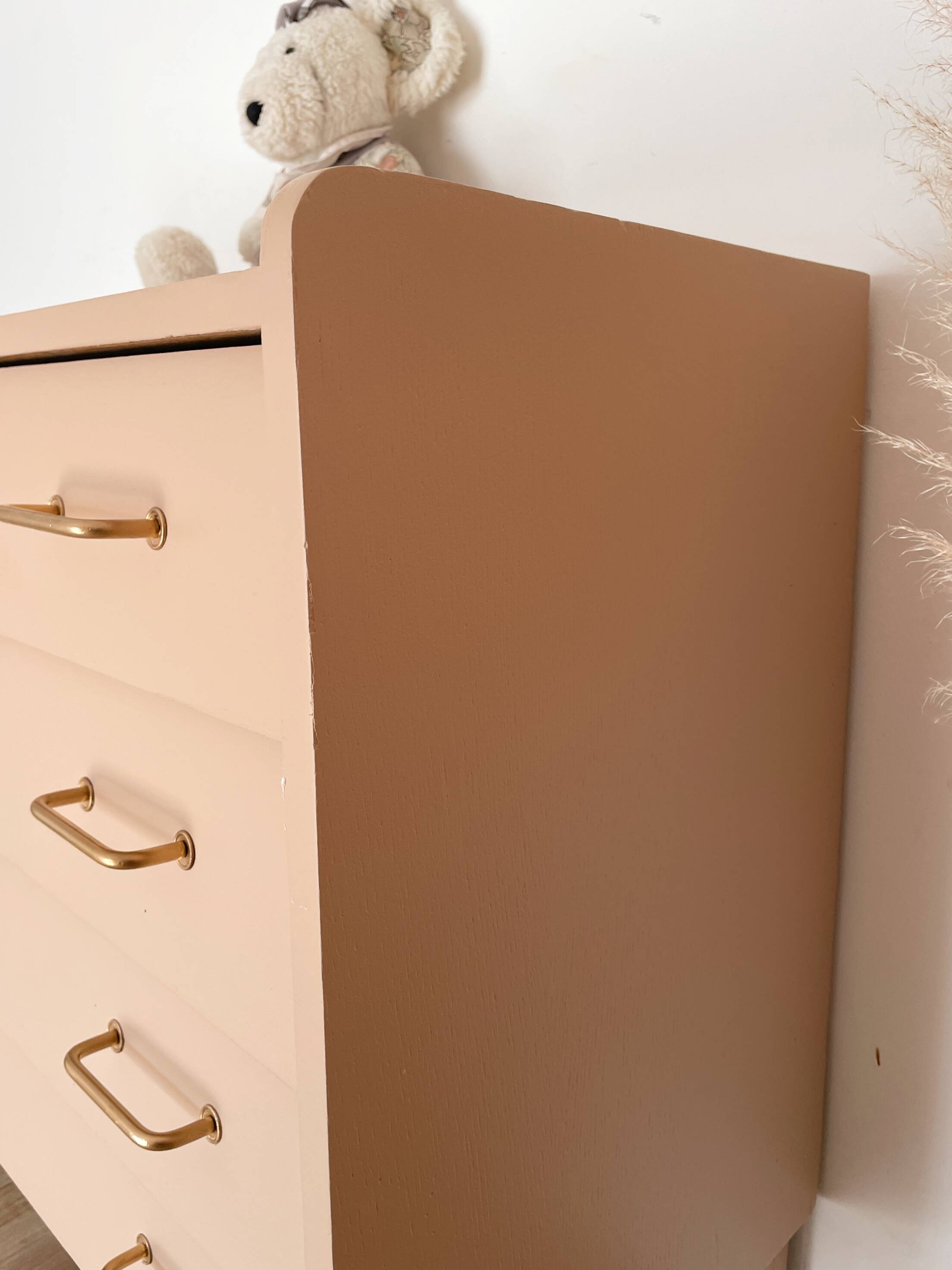 Commode vintage beige rosé