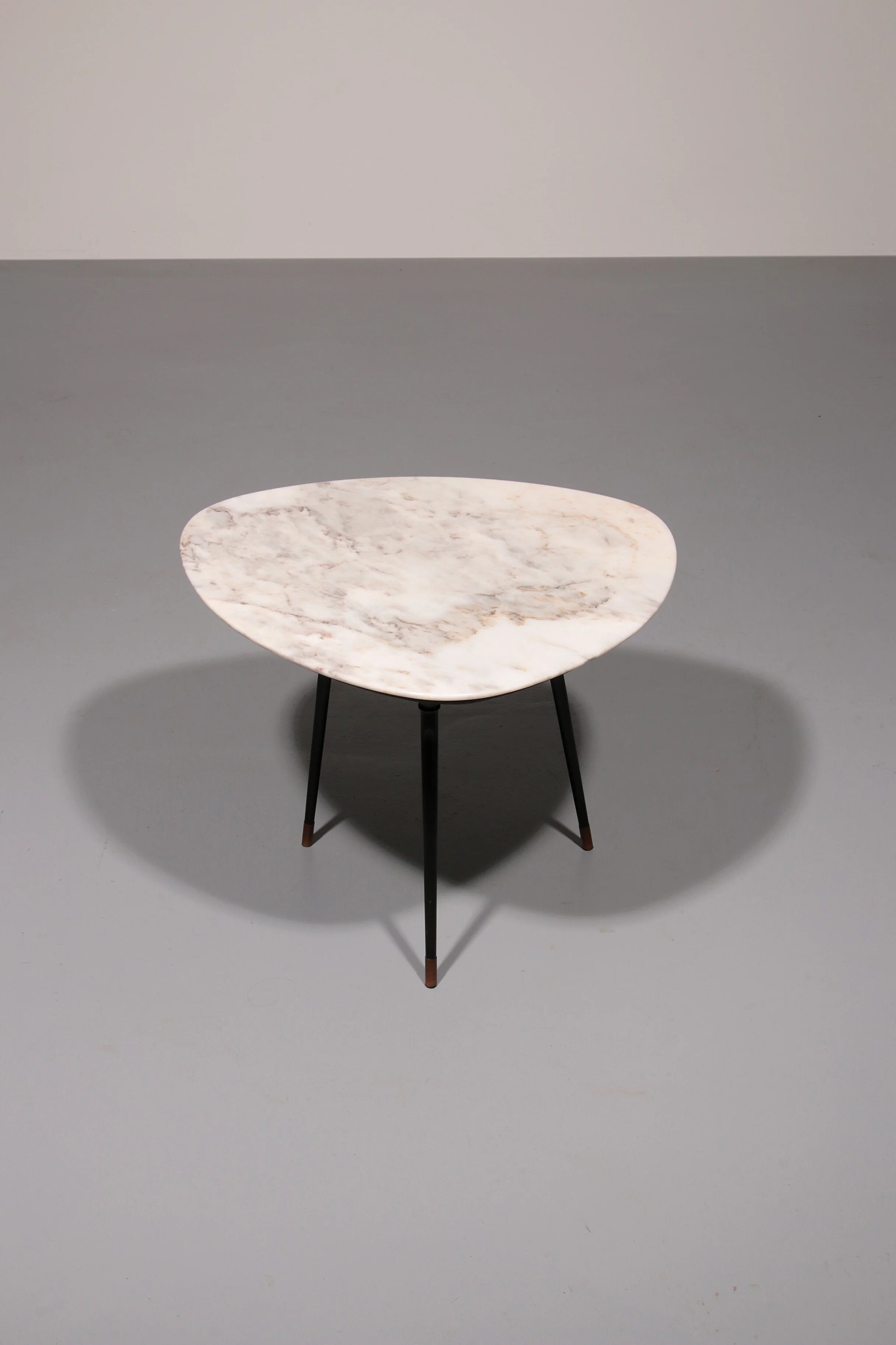 Elegant marble and brass accent table – chic small coffee or side table