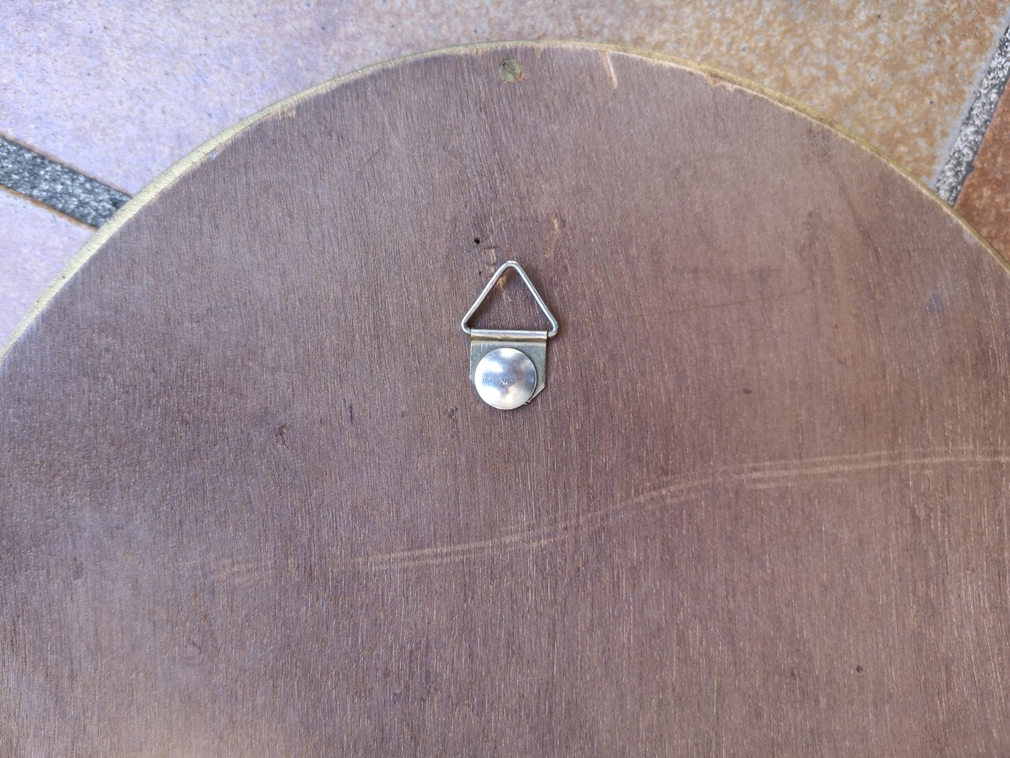 Ancien miroir ovale guilloché doré et peint
