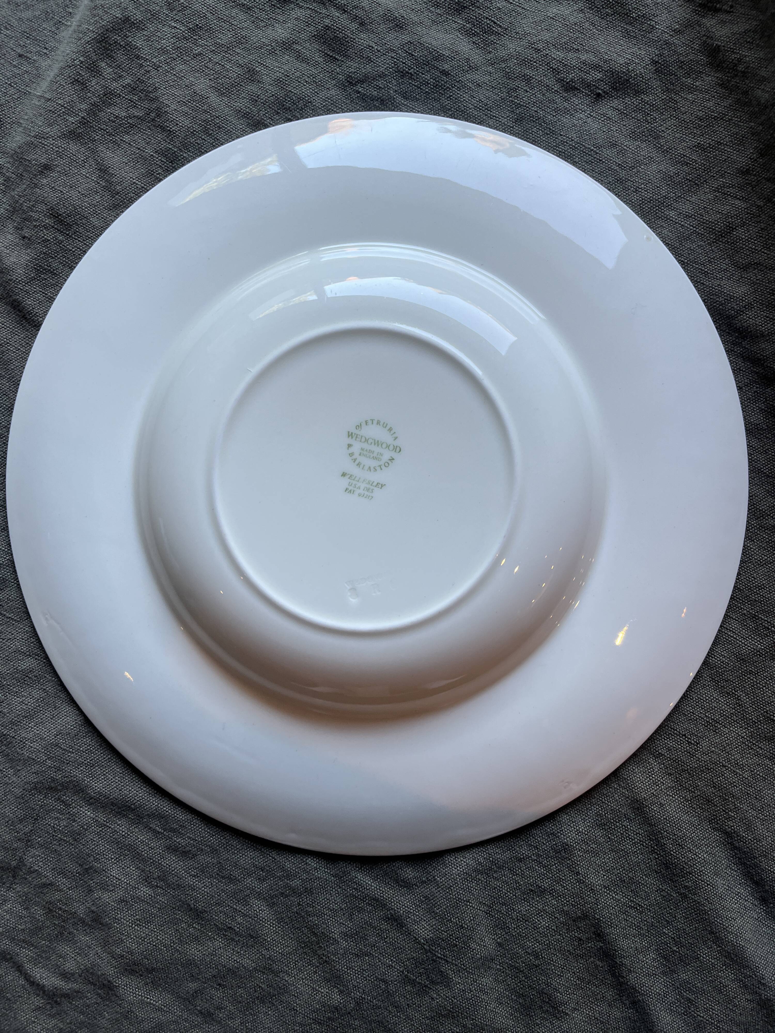 Set of 6 small Wedgwood Wellesley Festivity plates.