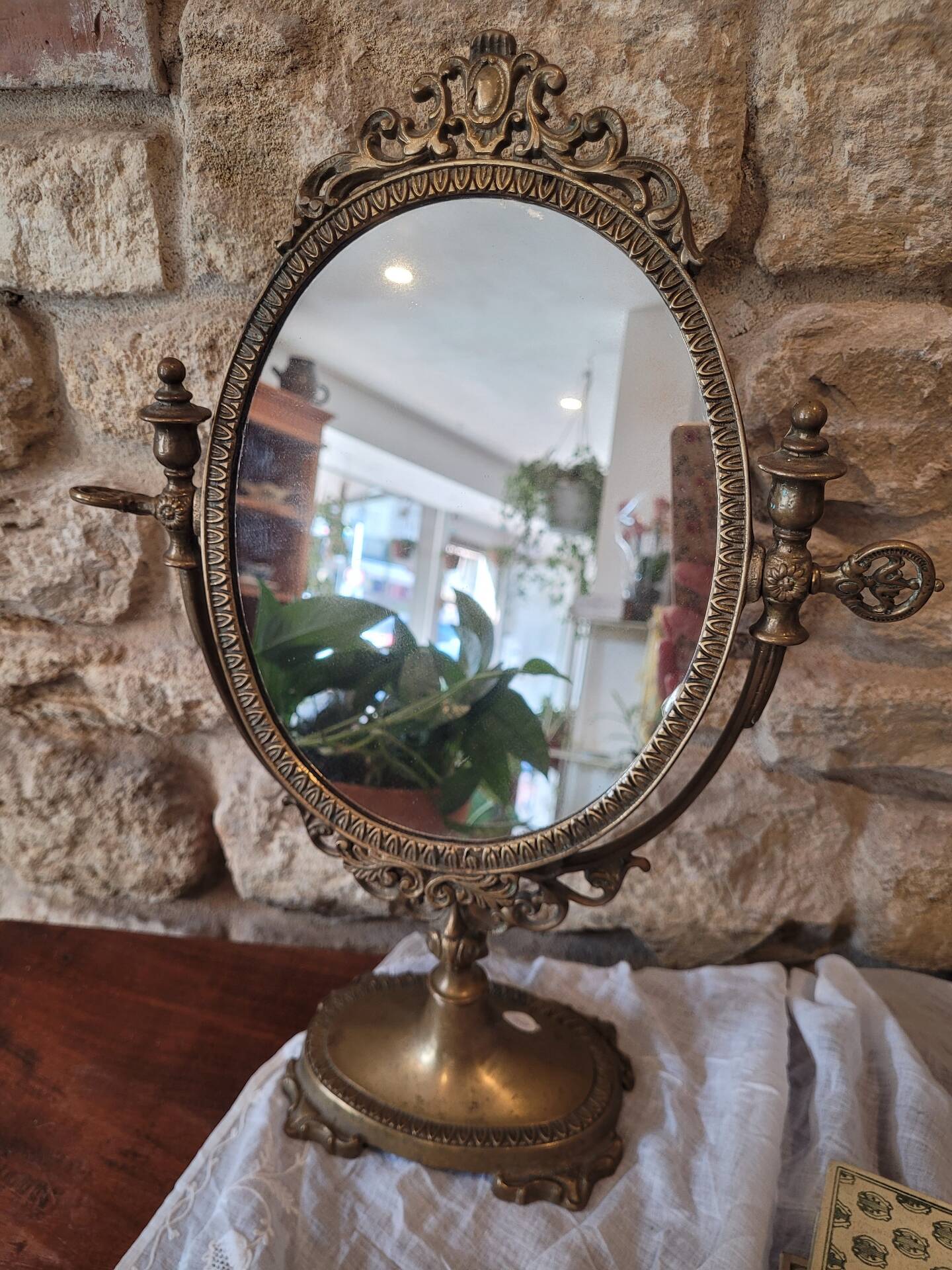 Miroir de table ancien style Louis XV / rocaille – métal doré