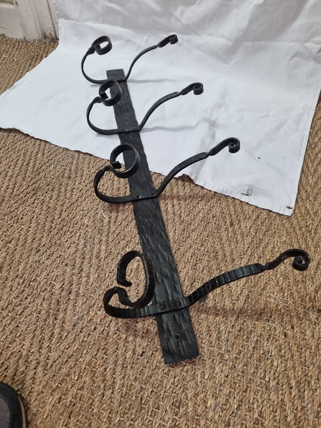 Coat rack with 4 iron coat hooks