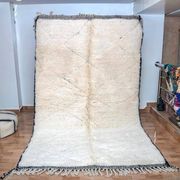 Handmade traditional Moroccan wool rug size 150x250 cm.