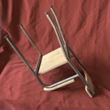 Ancienne chaise d'écolier