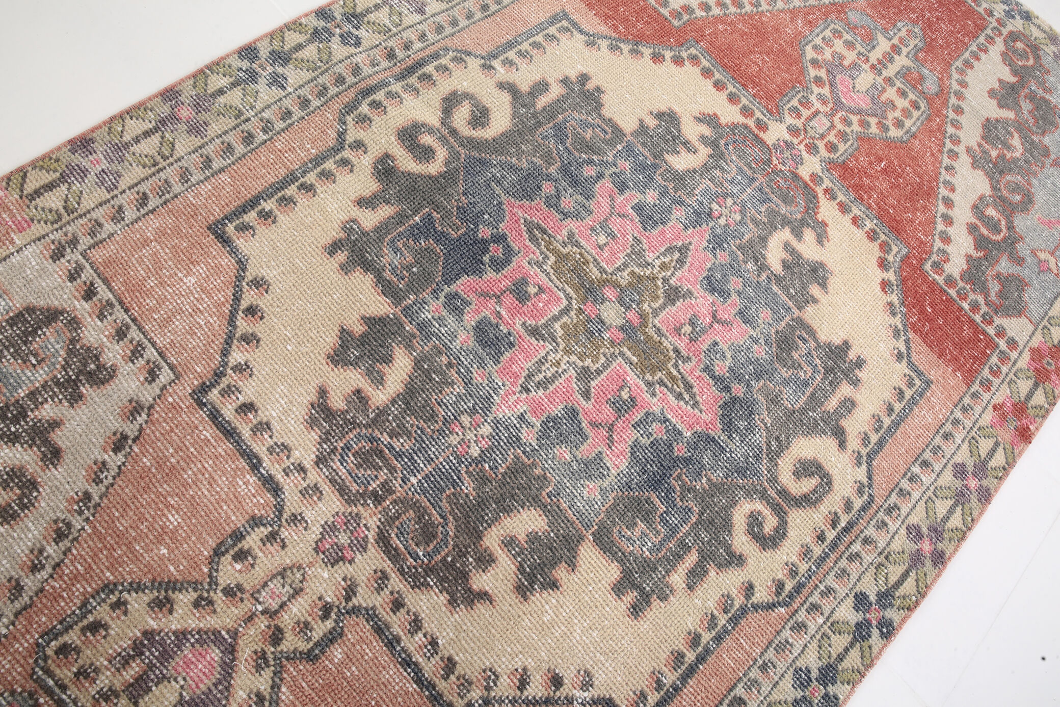 Oriental rug 118x238cm
