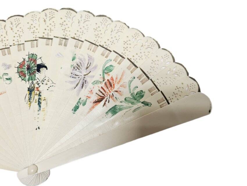 Art Nouveau celluloid fan, 1900s
