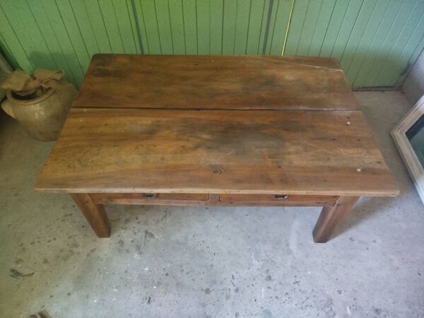 Ancienne table en bois massif