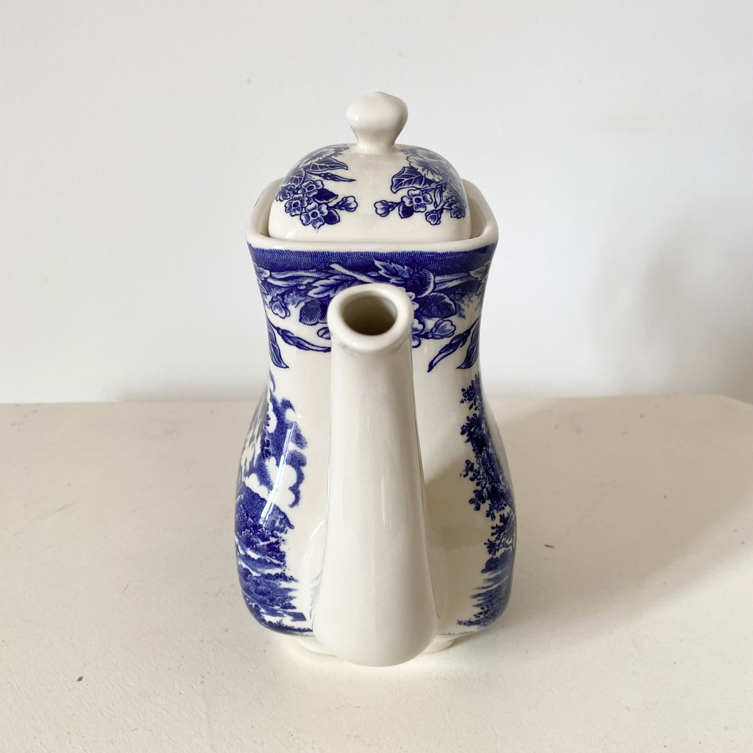 Théière anglaise bleue ancienne