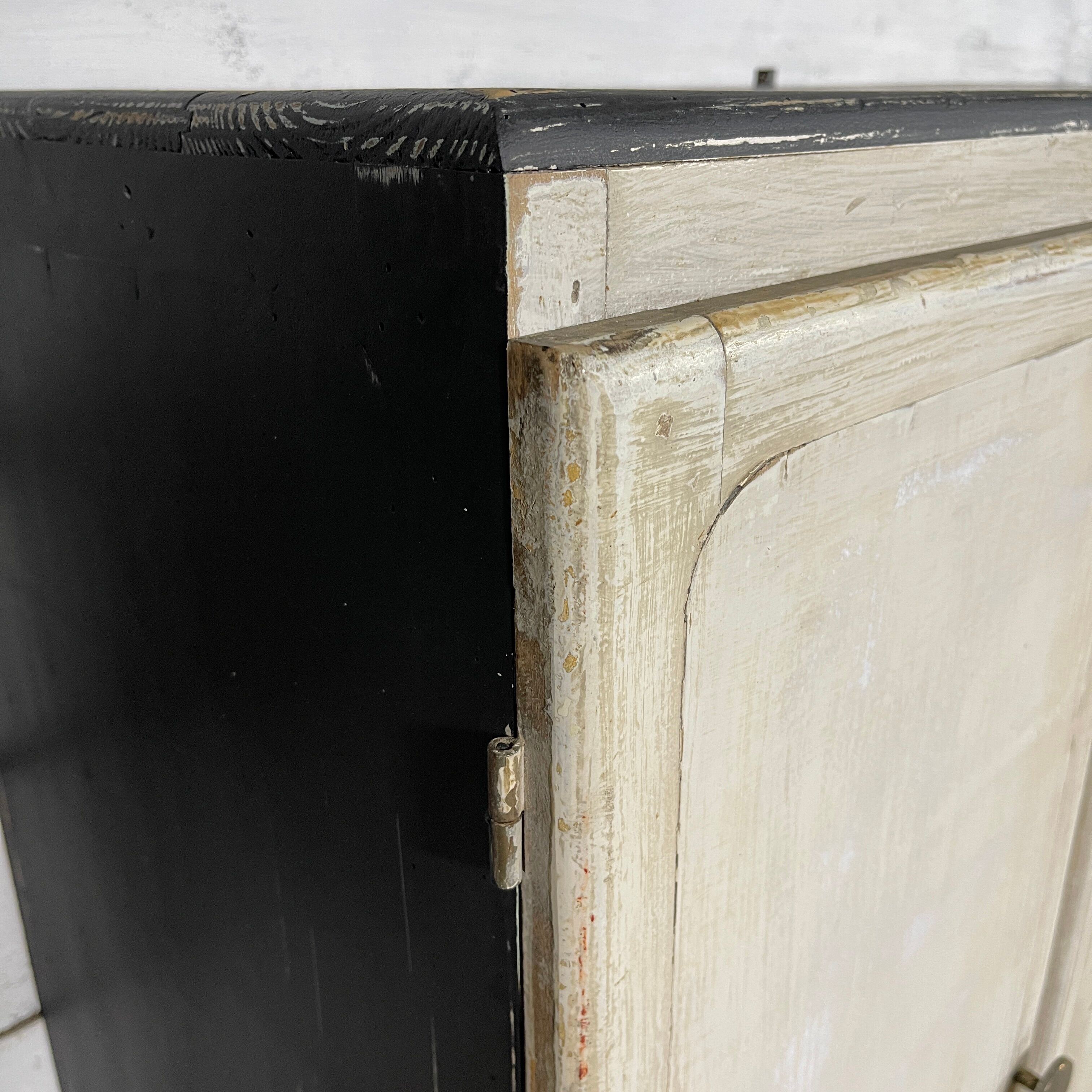 Patinated sideboard 4 doors