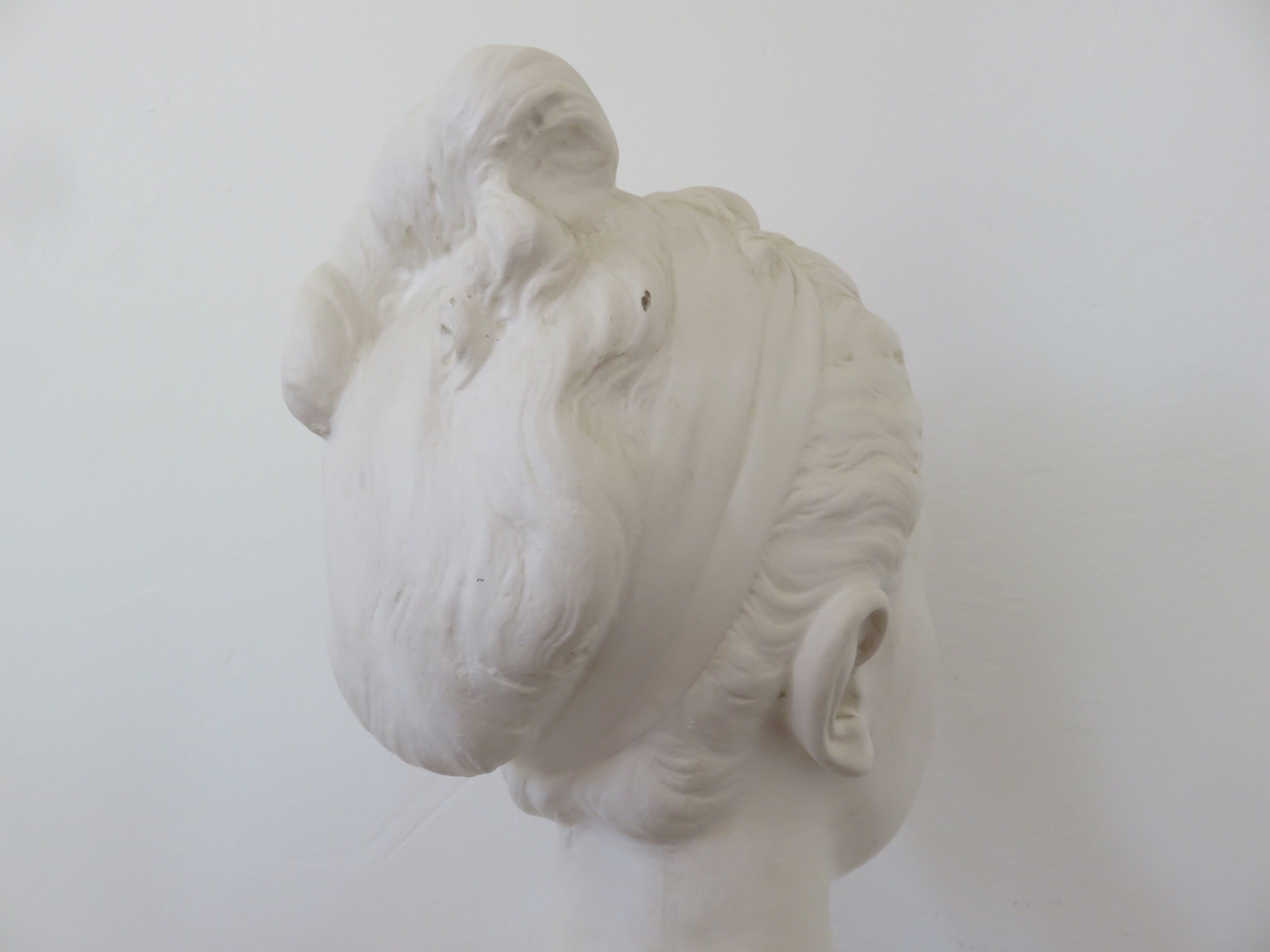 Bust "little girl" in plaster signed