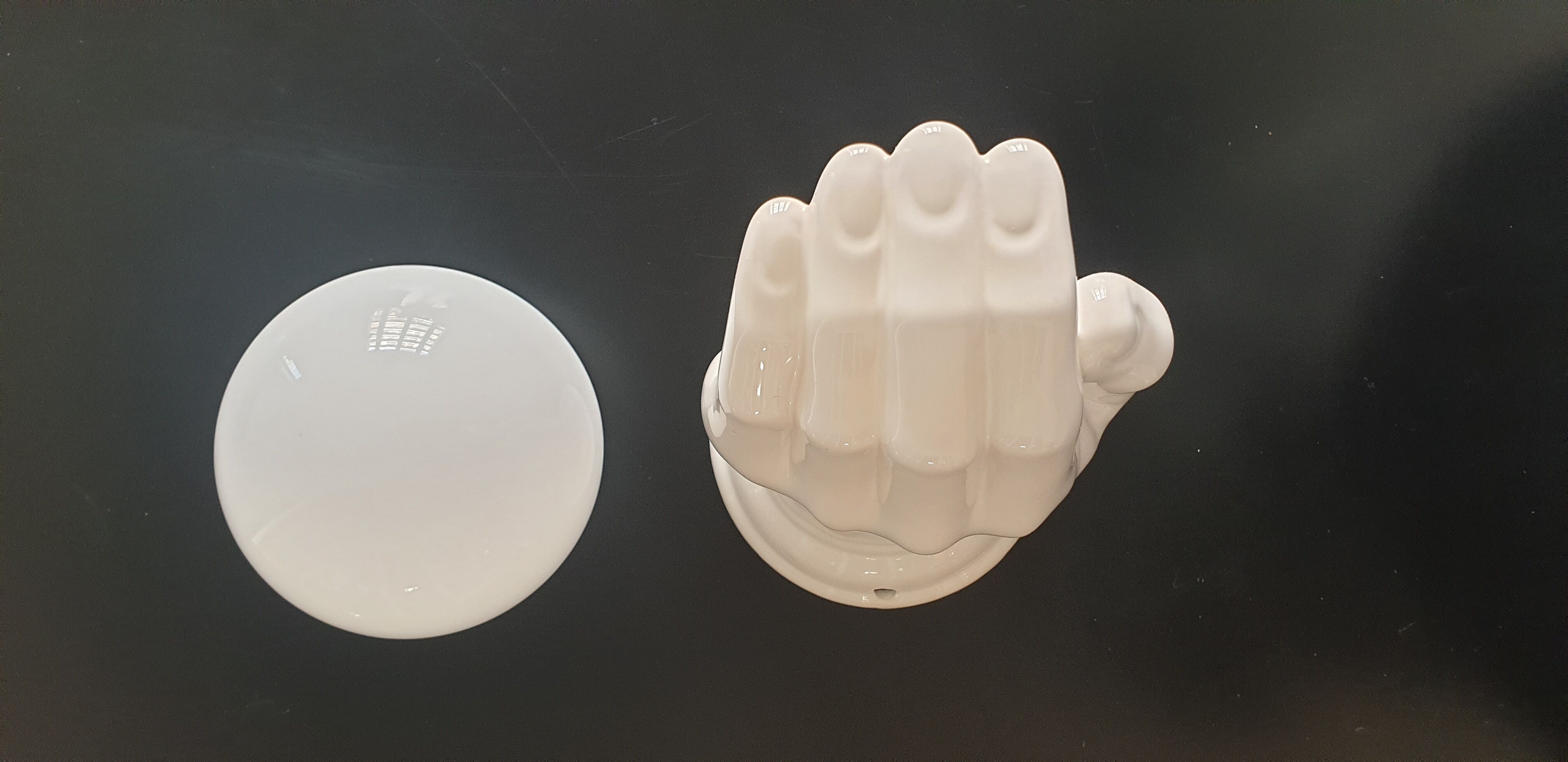 Hand-shaped ceramic and opaline globe, signed delfts wit