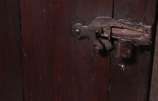 Buffet 6 Portes En Noyer Daté 1639