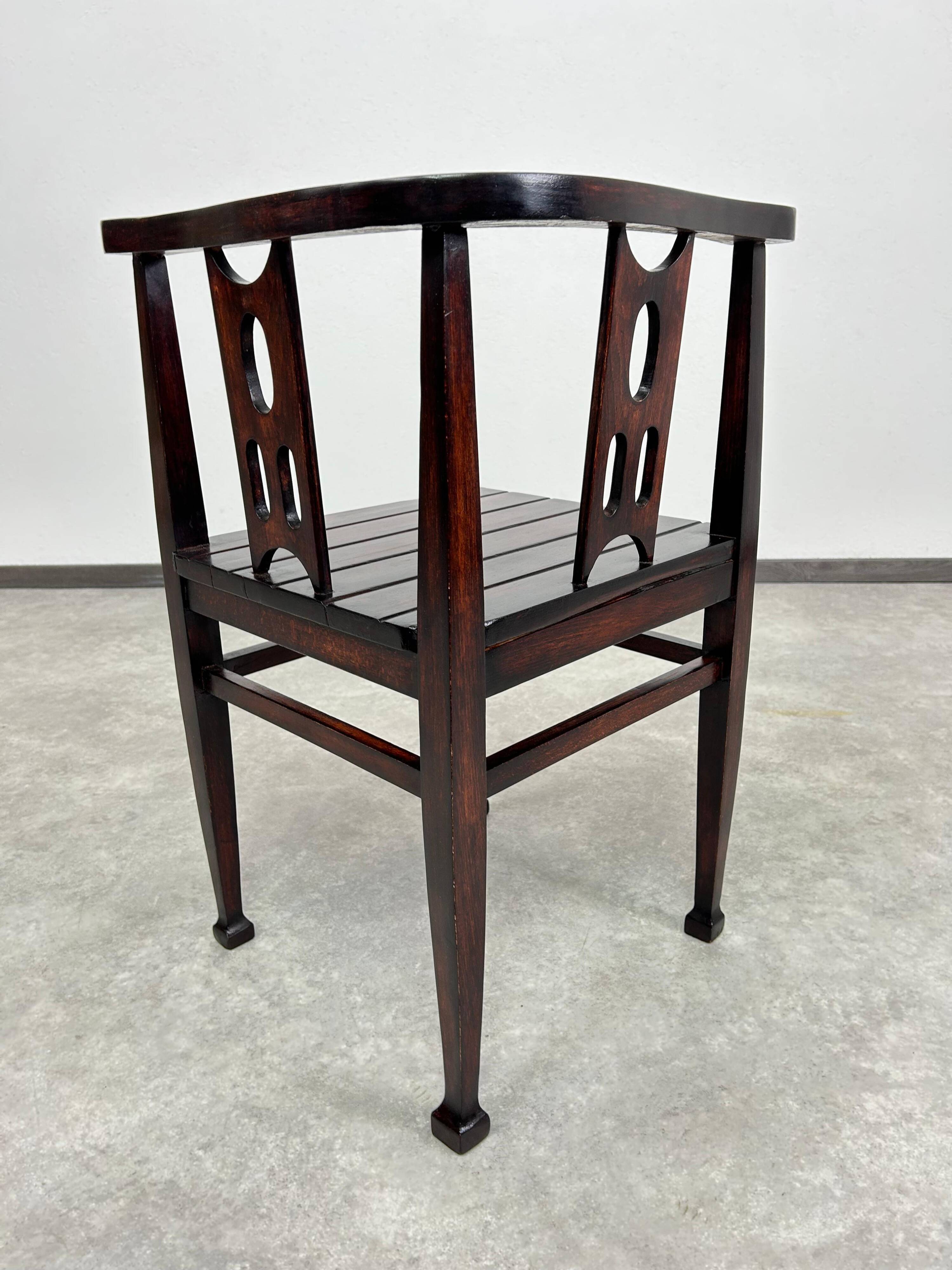 Fauteuil d'angle Jugendstil attribué à Josef Hoffmann