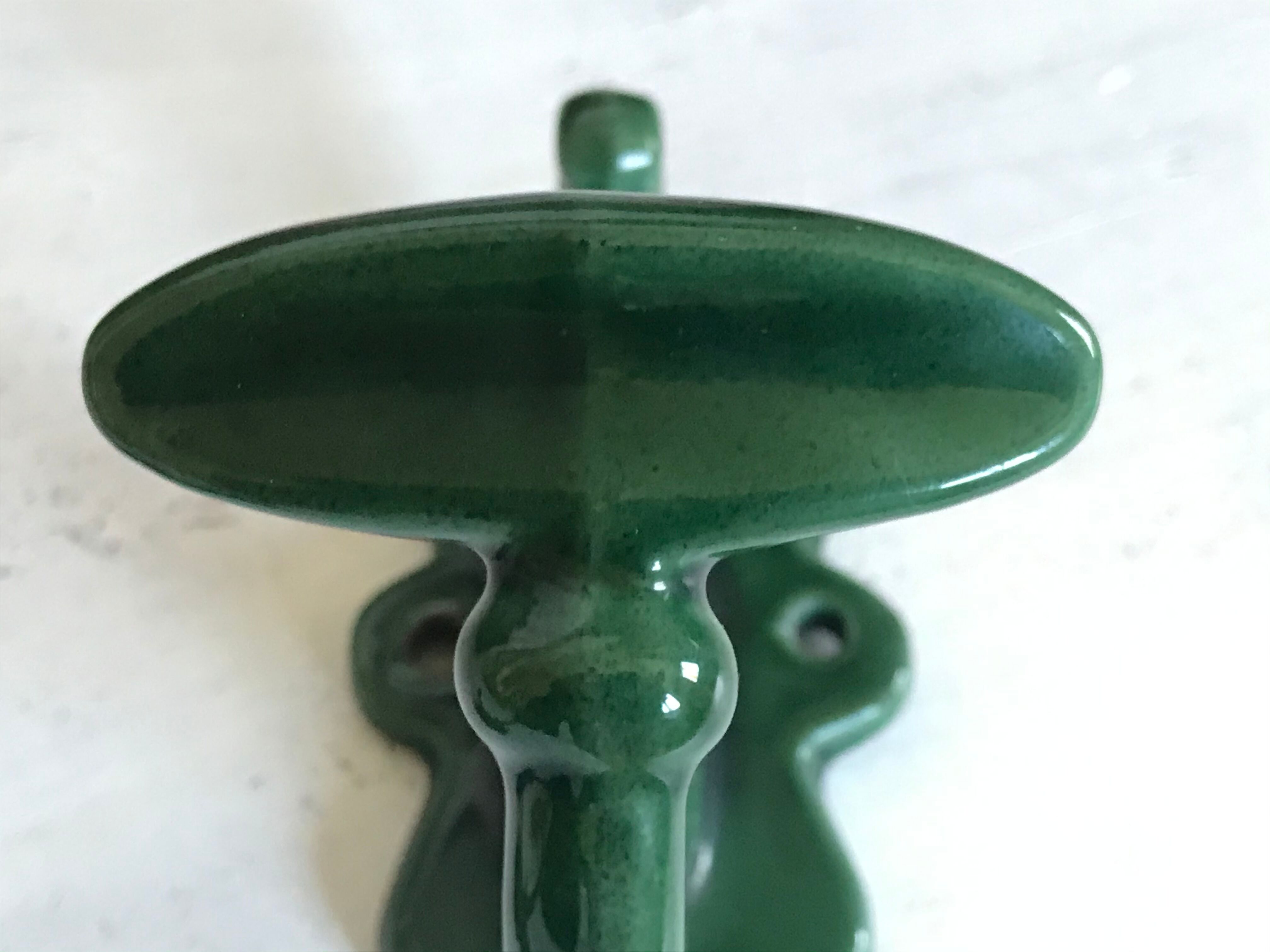 Pair of enamelled cast iron pads