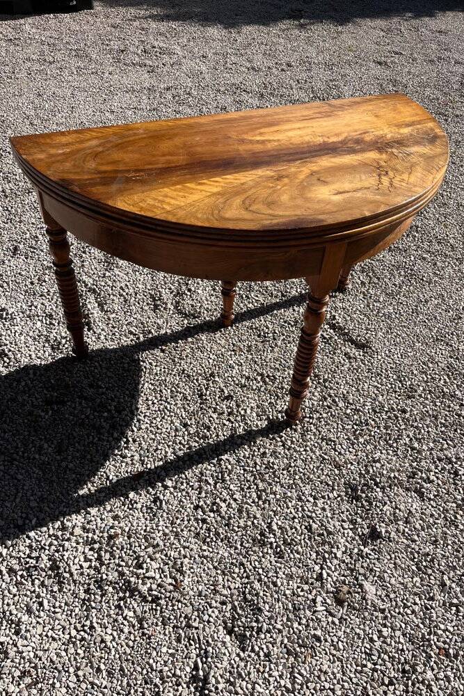 Half-moon table in solid walnut