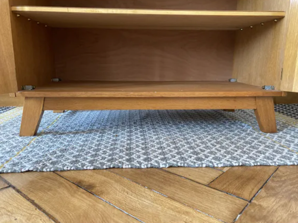 Secretary compass feet