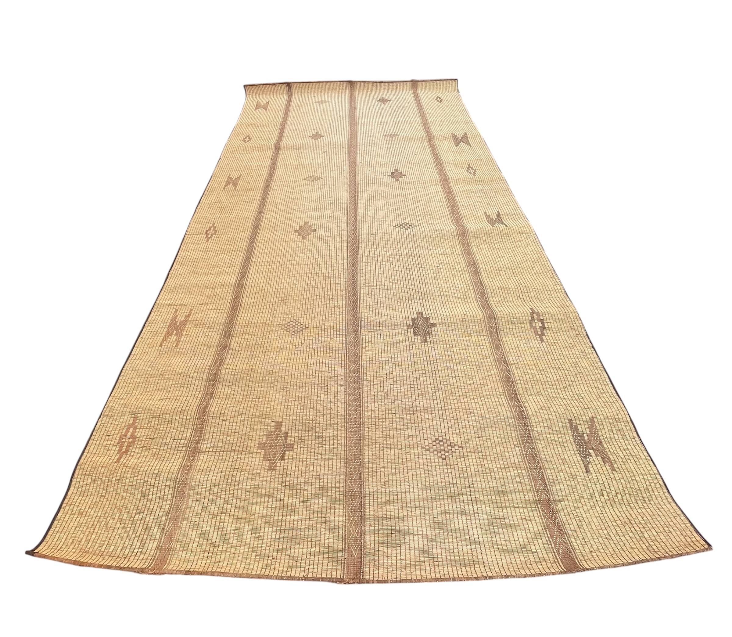 Vintage Tuareg mat in leather and Tuareg reed.