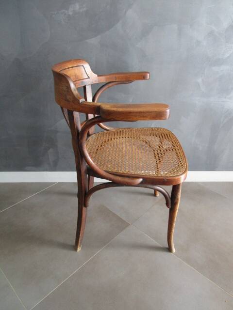 Antique armchair in curved wood - Eastern Europe