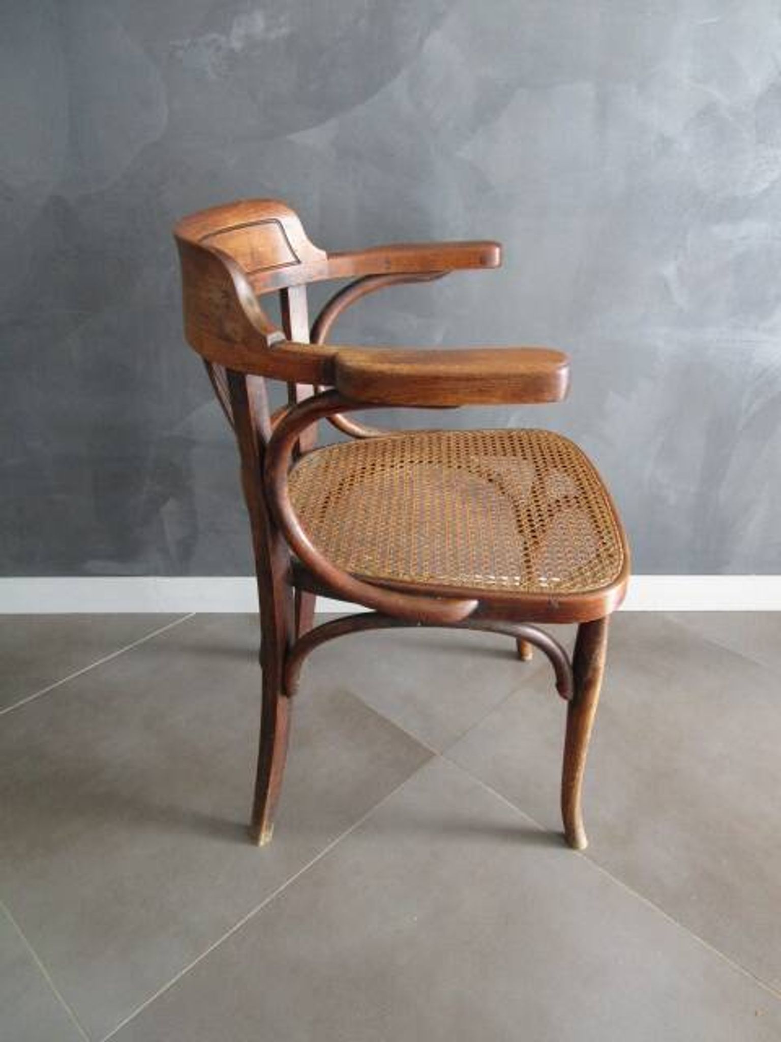 Antique armchair in curved wood - Eastern Europe
