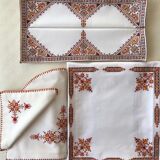 High-end embroidered table linen lot