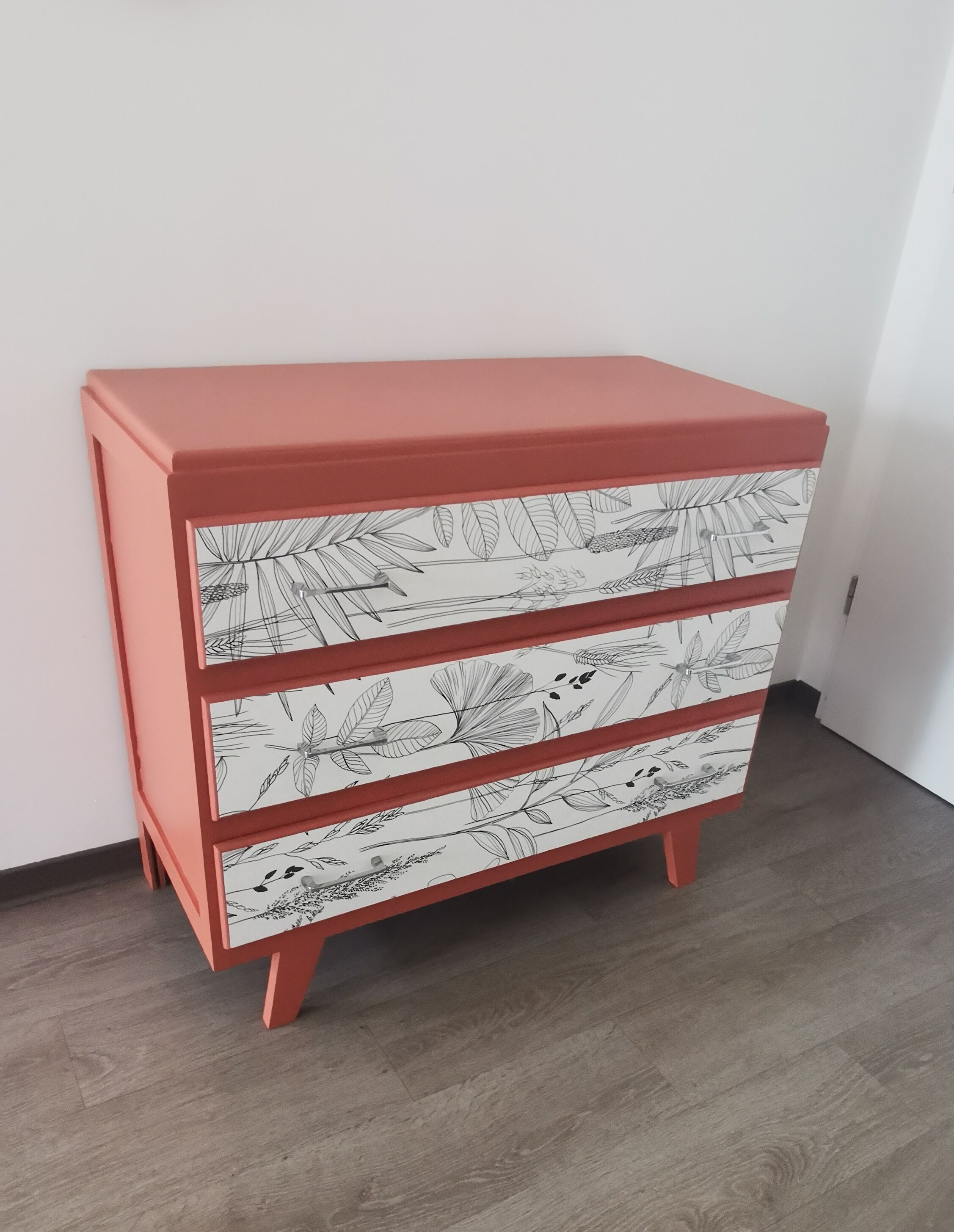 Vintage chest of drawers