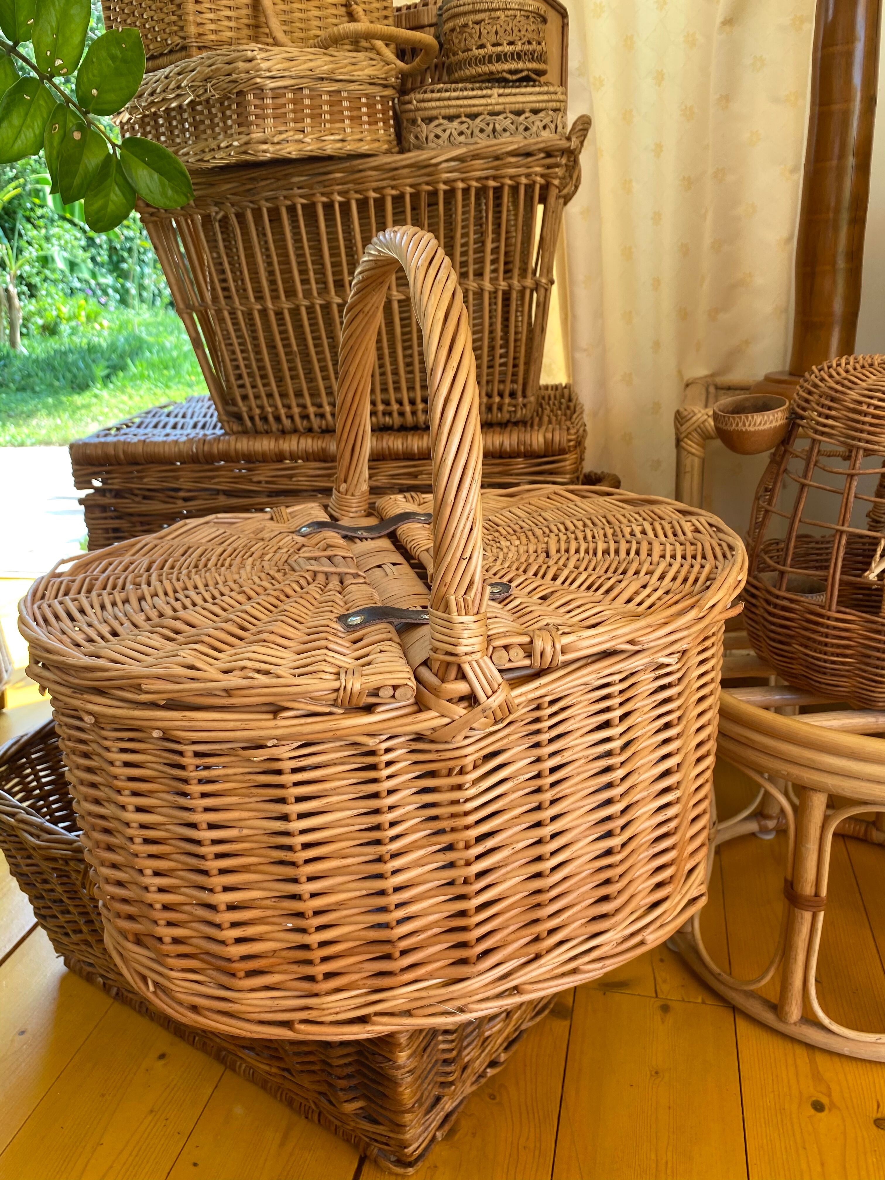 Wicker rattan picnic basket from the 70s