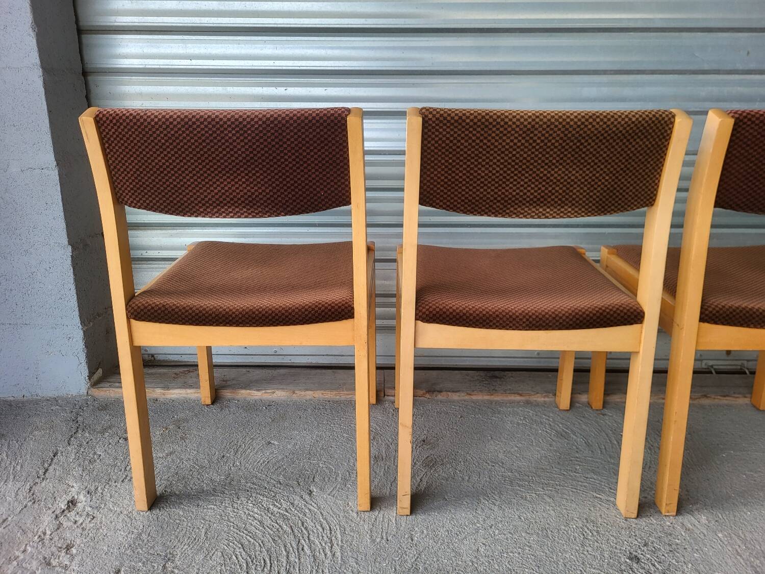 set of 6 Scandinavian style chairs in solid wood and vintage velvet