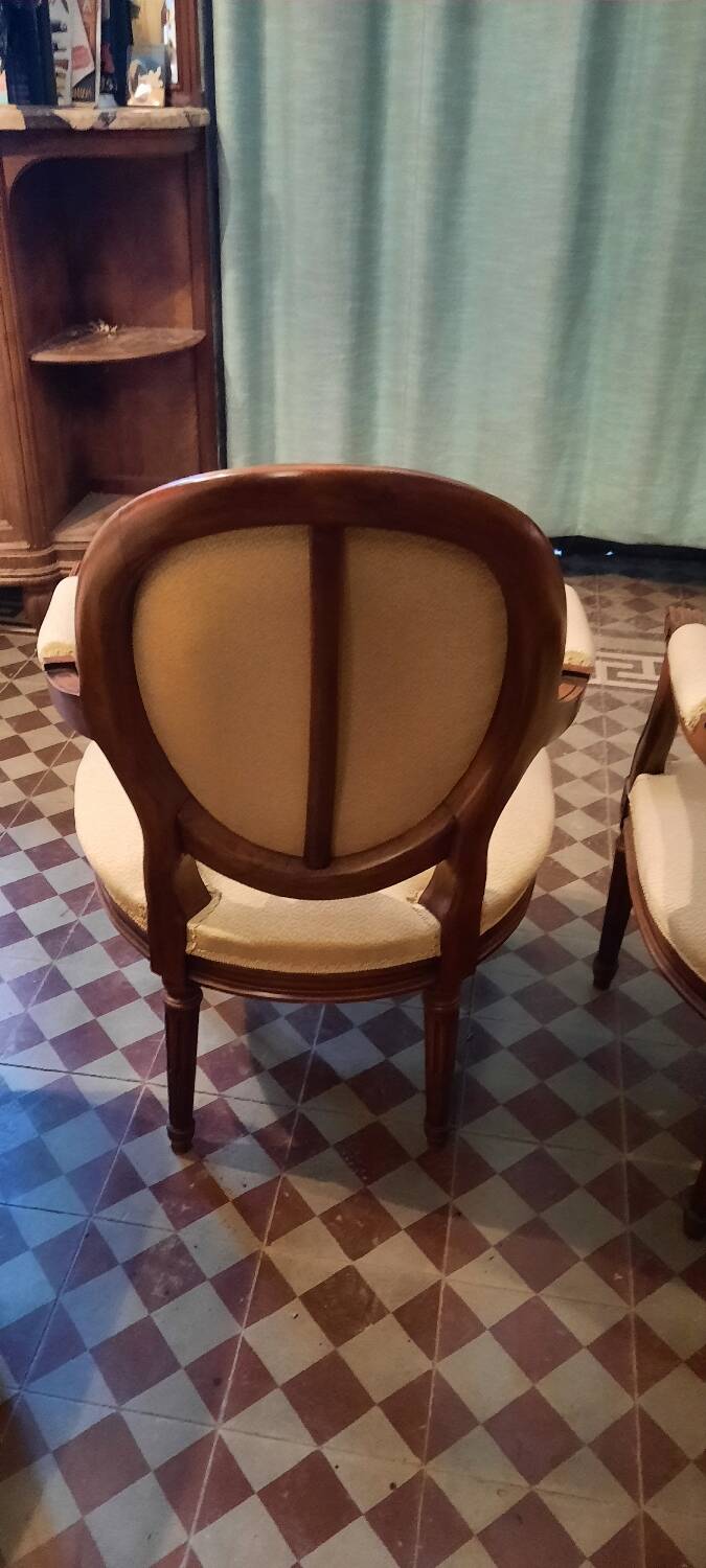Paire de fauteuils style louis XVI